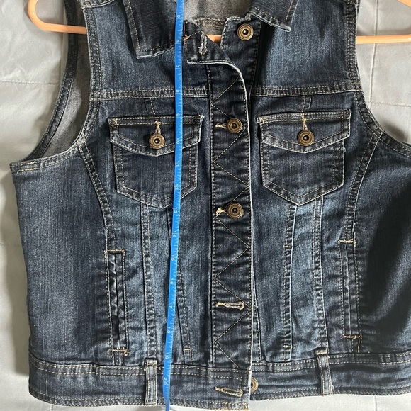 Posh show. NWOT, denim vest, size medium - Picture 8 of 9